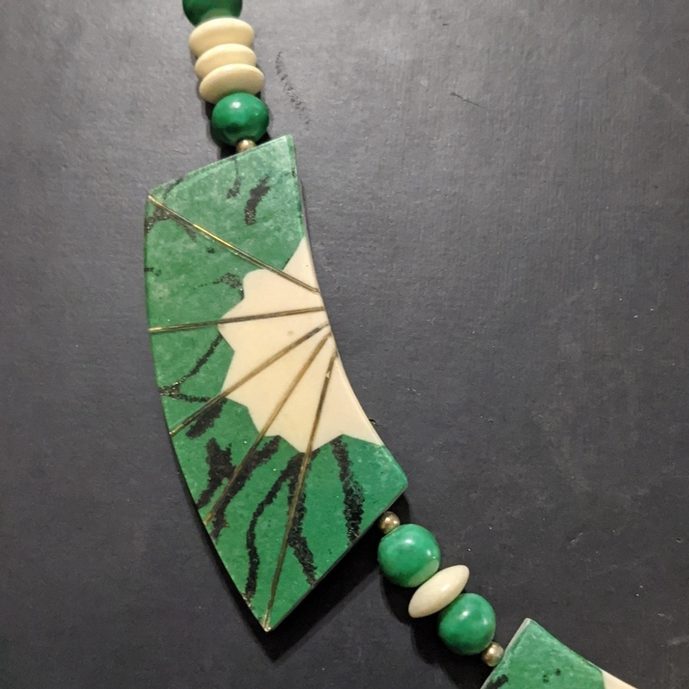 Vintage Gold Tone Green Cream Beaded Plaque Bib Style Statement Necklace - Picture 5 of 8
